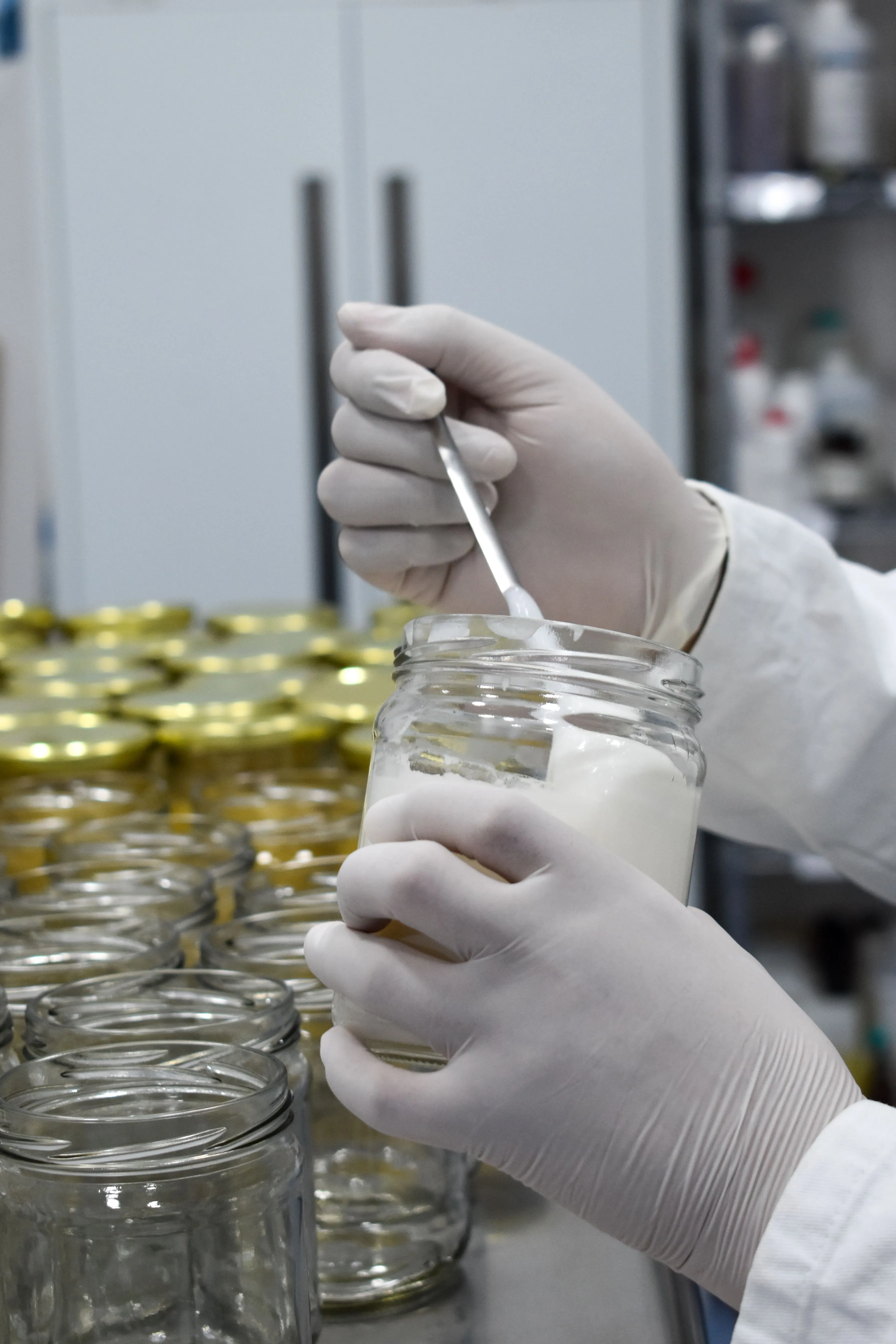 Detalle del trabajo en el laboratorio LAB DERMAGIS